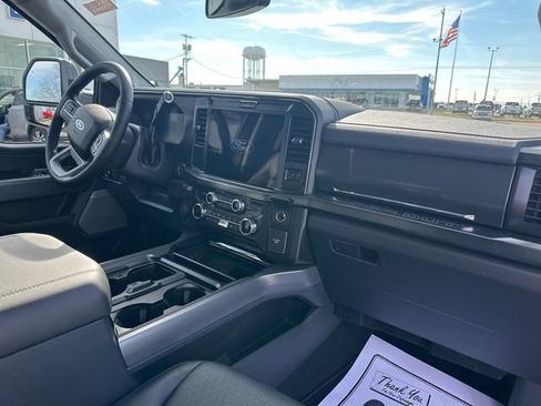 New 2026 Ford F350 4x4 Crew Cab DRW Super Duty image 10