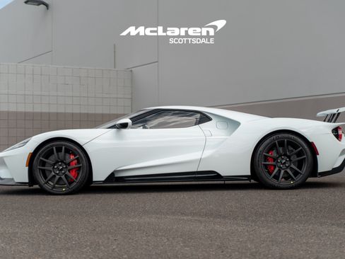 Used 2017 Ford GT RWD image 4