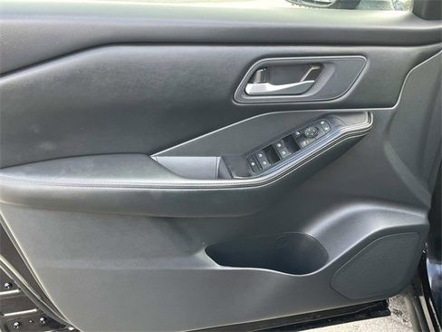 Used 2024 Nissan Rogue SV image 19