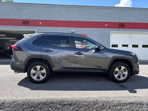 Used 2025 Toyota RAV4 XLE AWD/4WD image 2