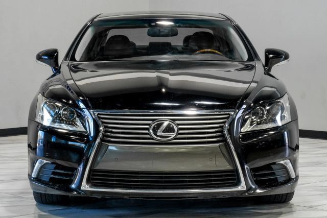 Used 2015 Lexus LS 460 w/ Comfort Package RWD image 9