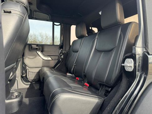 Used 2015 Jeep Wrangler Unlimited Rubicon w/ Dual Top Group image 18