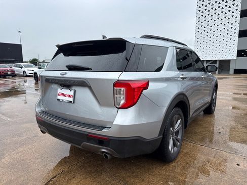 Used 2022 Ford Explorer XLT w/ Equipment Group 202A image 9