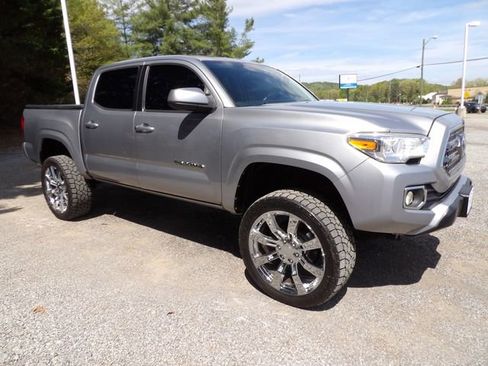 Used 2016 Toyota Tacoma SR w/ Towing Package AWD/4WD image 6