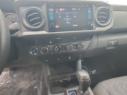 Used 2017 Toyota Tacoma TRD Sport w/ Exterior Package image 21