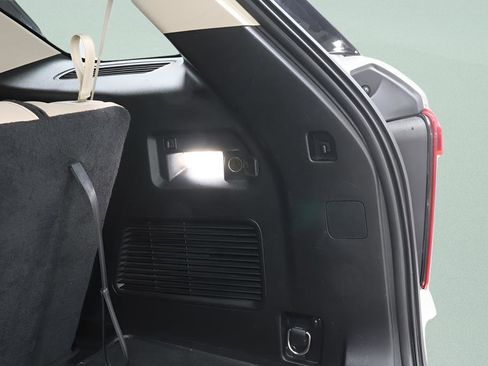 Used 2021 Ford Explorer XLT w/ Equipment Group 202A image 32