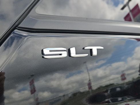 Used 2022 GMC Terrain SLT image 11