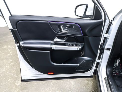 Used 2023 Mercedes-Benz GLB 250 image 22