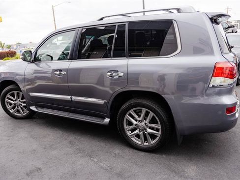 Used 2015 Lexus LX 570 4WD w/ Luxury Package image 11
