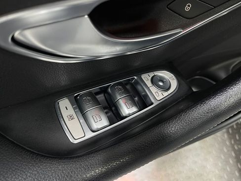 Used 2018 Mercedes-Benz E 300 4MATIC image 17
