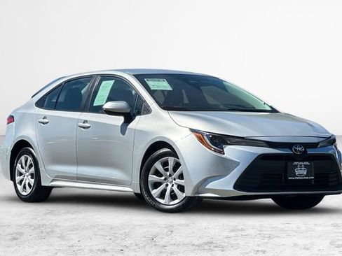 Used 2024 Toyota Corolla LE image 2