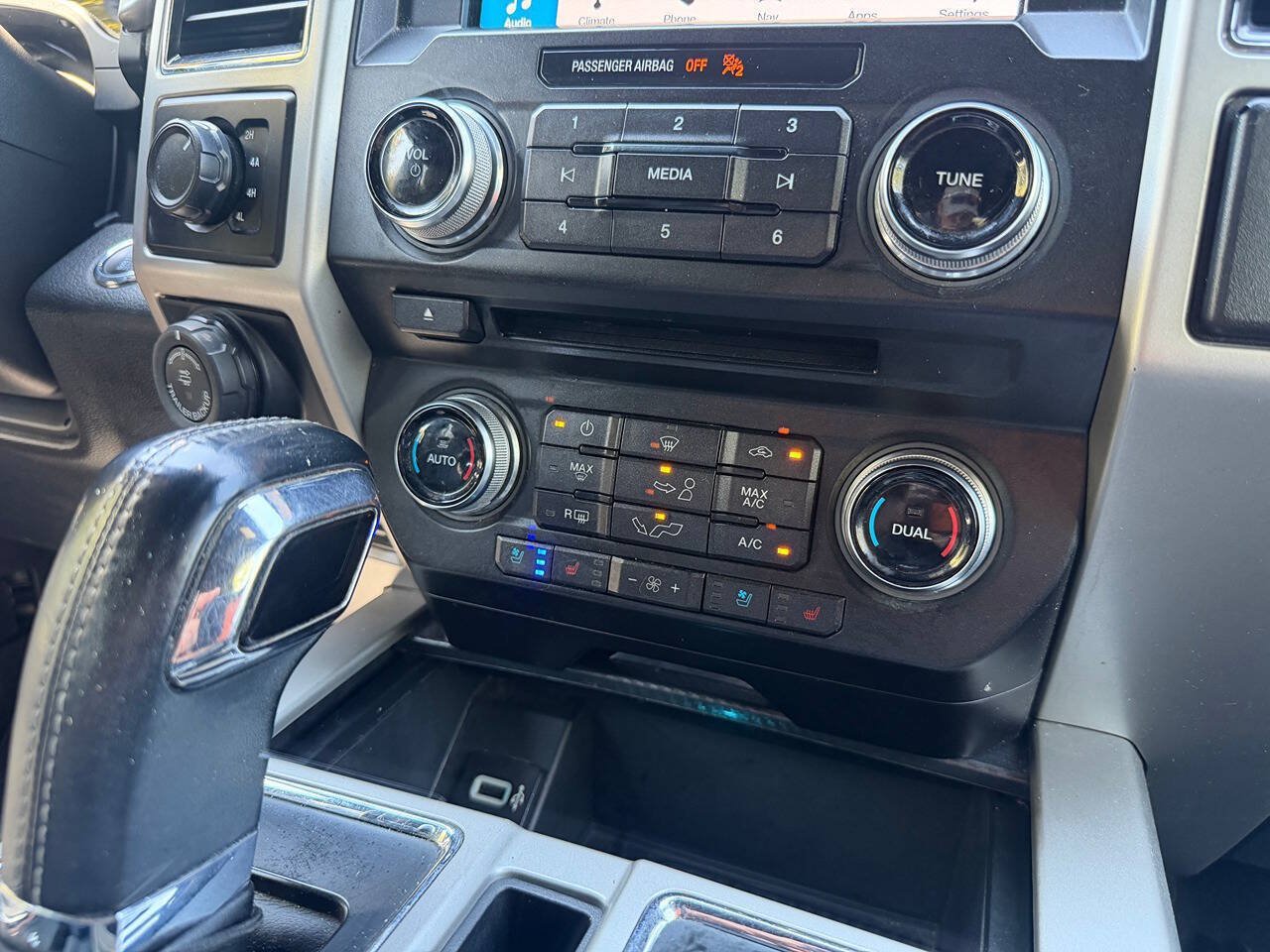 Used 2018 Ford F150 Lariat w/ Equipment Group 502A Luxury AWD/4WD image 19