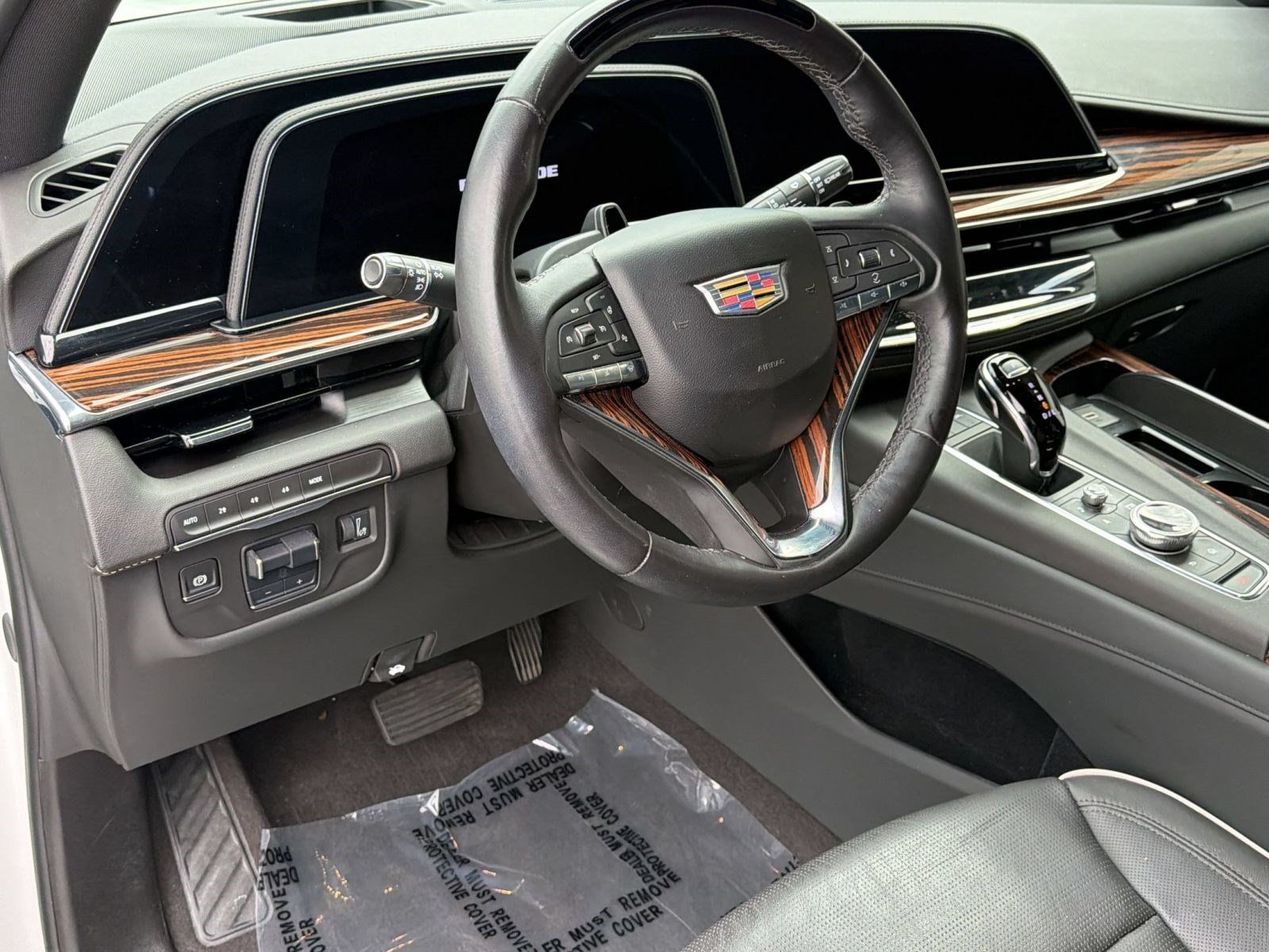 Used 2024 Cadillac Escalade Premium Luxury w/ Performance Package AWD/4WD image 4
