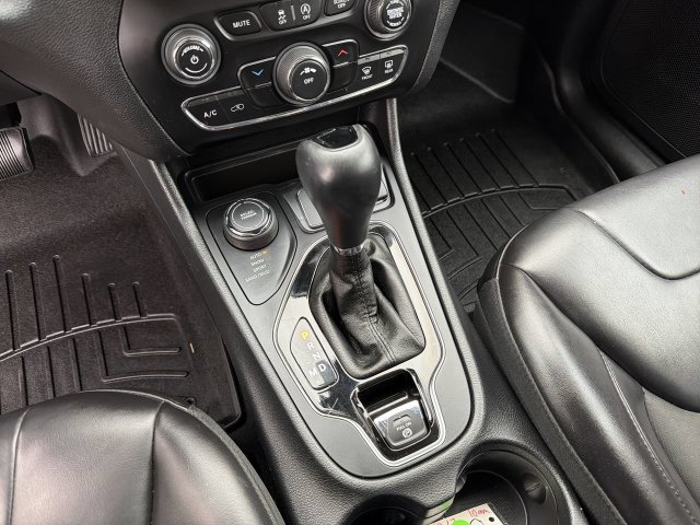 Used 2019 Jeep Cherokee Latitude Plus AWD/4WD image 22