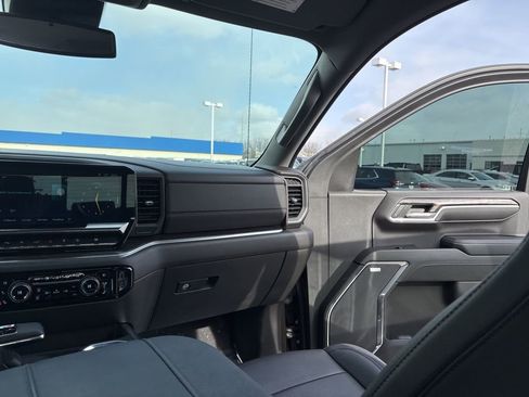 Used 2023 Chevrolet Silverado 1500 LTZ image 41