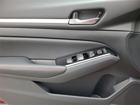 New 2025 Nissan Altima 2.5 SR image 10