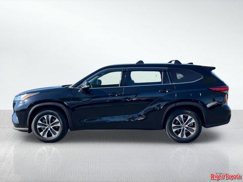 Used 2022 Toyota Highlander XLE FWD image 3
