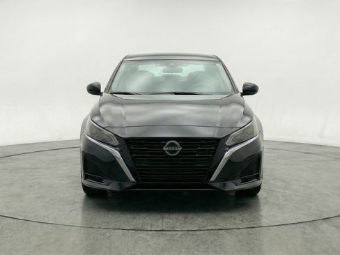 Used 2025 Nissan Altima 2.5 SV image 2