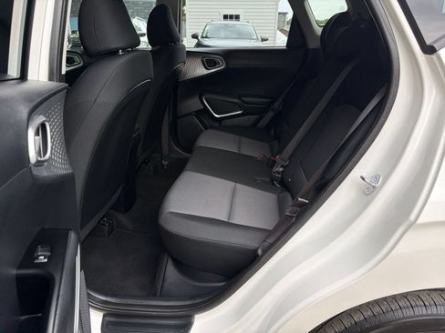Used 2025 Kia Soul LX w/ LX Technology Package FWD image 23