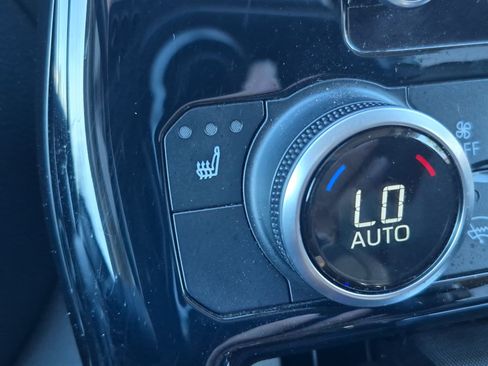 Used 2023 Toyota Highlander XLE AWD/4WD image 35