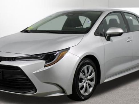 Used 2023 Toyota Corolla LE FWD image 2