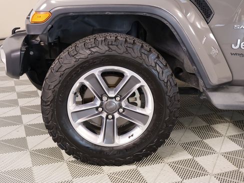 Used 2019 Jeep Wrangler Unlimited Sahara AWD/4WD image 18