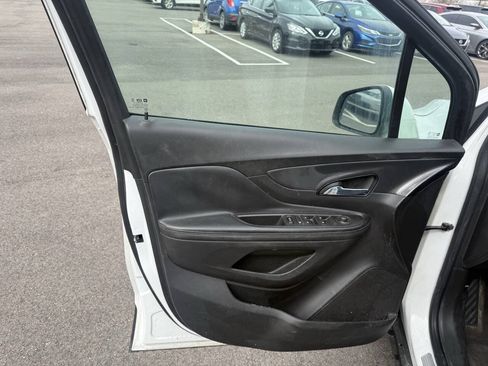 Used 2020 Buick Encore Preferred FWD image 17