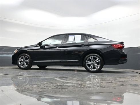 Used 2024 Volkswagen Jetta SE image 31