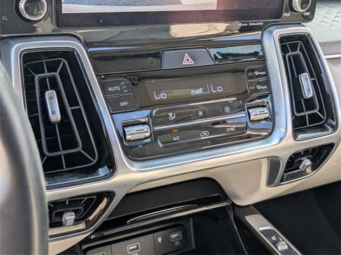 Used 2021 Kia Sorento SX image 19