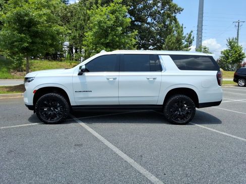 Used 2023 Chevrolet Suburban Premier w/ Premium Package 2 AWD/4WD image 8