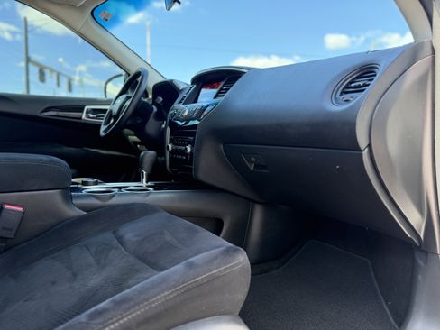 Used 2015 Nissan Pathfinder S image 16