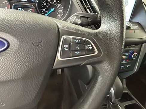 Used 2019 Ford Escape SE FWD image 17