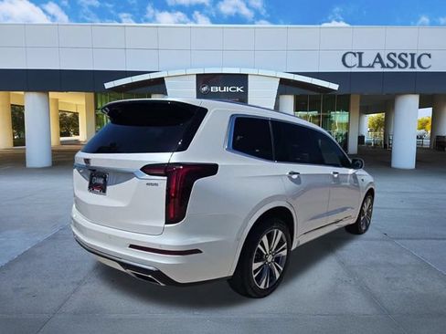 Used 2022 Cadillac XT6 Premium Luxury w/ Technology Package FWD image 8
