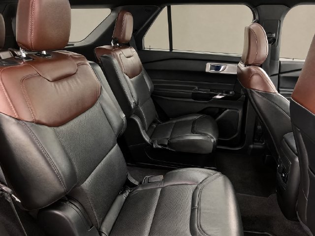 Used 2022 Ford Explorer Platinum w/ Technology Package AWD/4WD image 10
