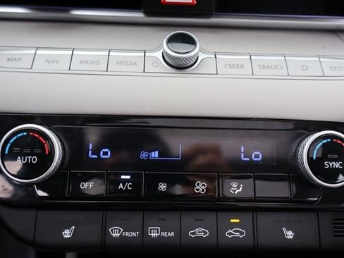 Used 2024 Hyundai Elantra Limited FWD image 24