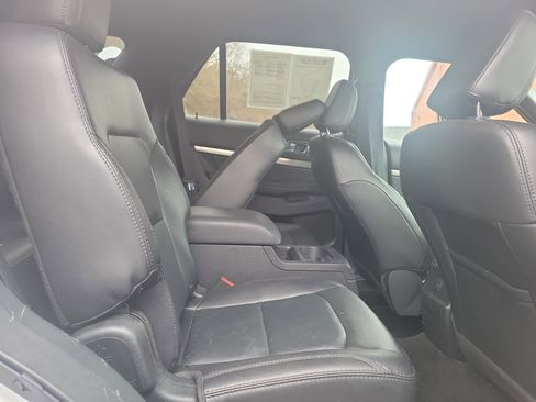 Used 2018 Ford Explorer XLT w/ Equipment Group 202A image 27