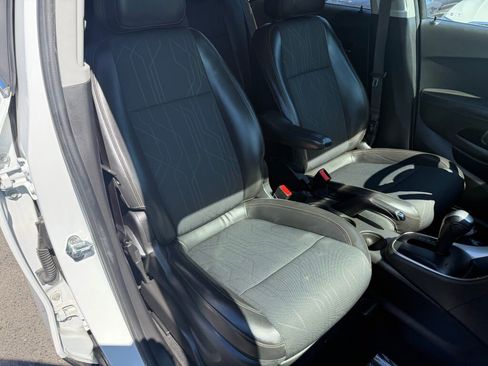 Used 2018 Chevrolet Trax LT w/ LT Convenience Package image 28