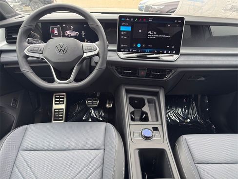 New 2026 Volkswagen Tiguan SE R-Line image 24