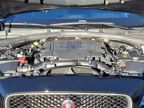 Used 2018 Jaguar F-PACE S image 29