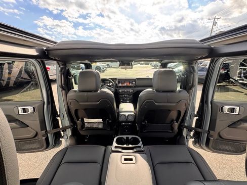 New 2026 Jeep Wrangler Unlimited Sahara AWD/4WD image 23