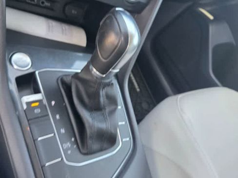 Used 2019 Volkswagen Tiguan SE FWD image 14