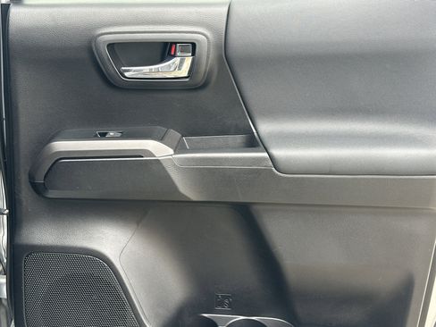 Used 2020 Toyota Tacoma TRD Sport image 16