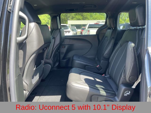 New 2027 Chrysler Pacifica Select FWD image 7
