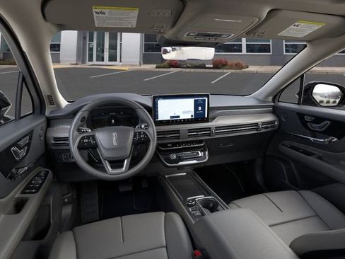 Used 2025 Lincoln Corsair Reserve w/ Equipment Group 202A image 9