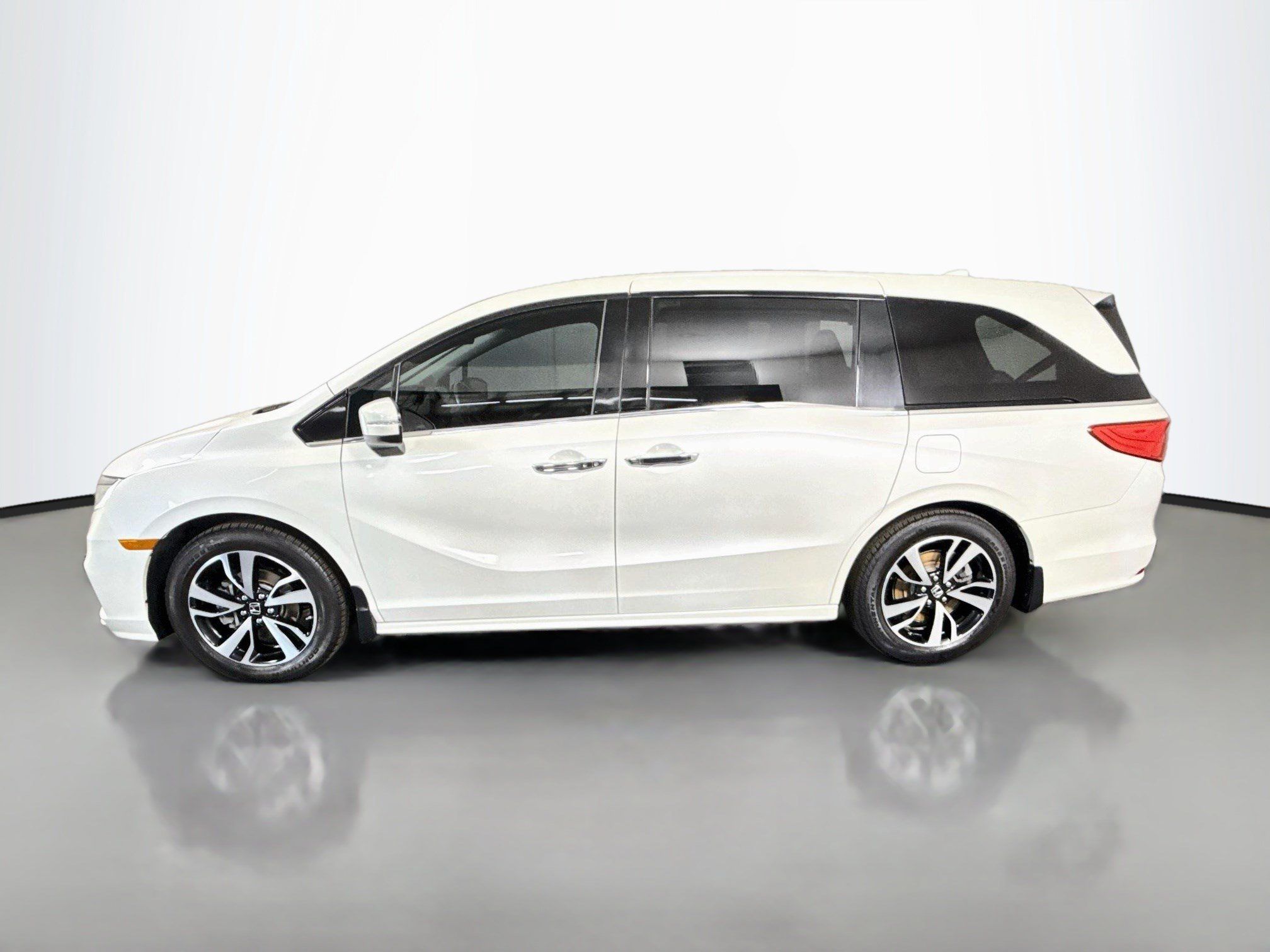 Used 2018 Honda Odyssey Elite image 6