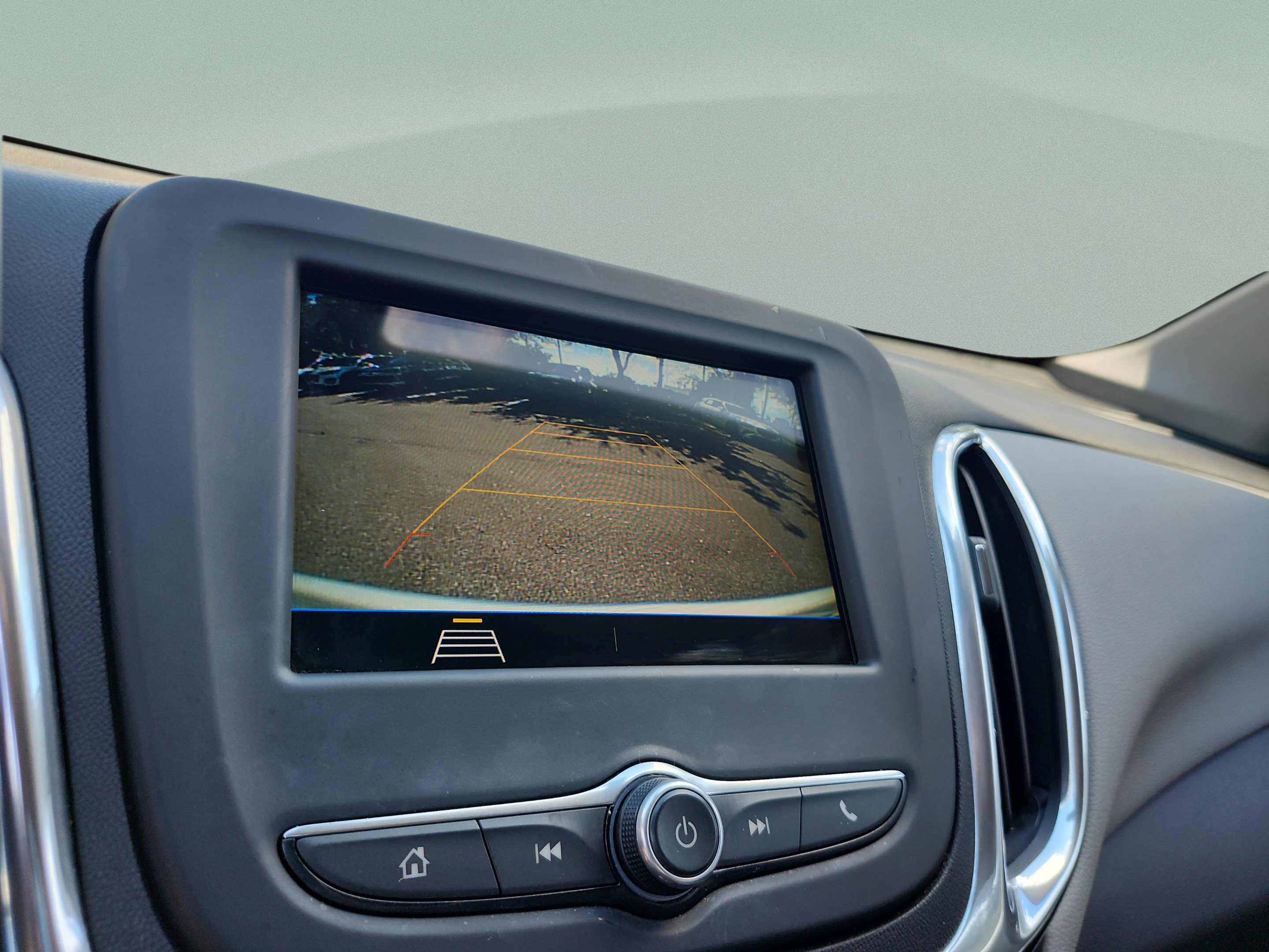 Used 2019 Chevrolet Equinox LS FWD image 25