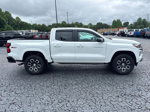 Used 2025 Chevrolet Colorado Z71 w/ Technology Package AWD/4WD image 9