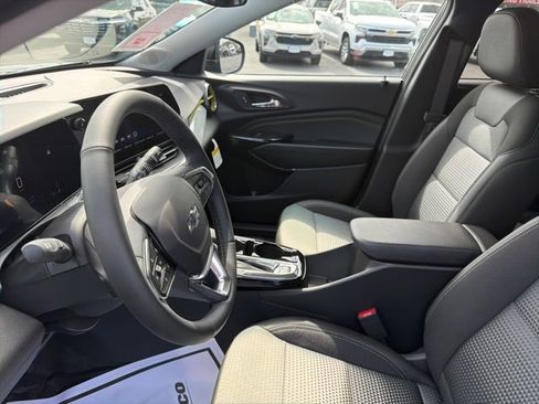 New 2026 Chevrolet Trax LT w/ Midnight Edition FWD image 7