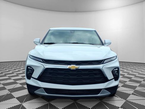 Used 2025 Chevrolet Blazer LT AWD/4WD image 2