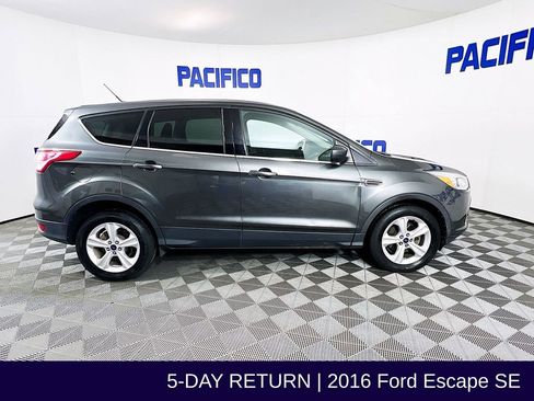 Used 2016 Ford Escape SE image 9